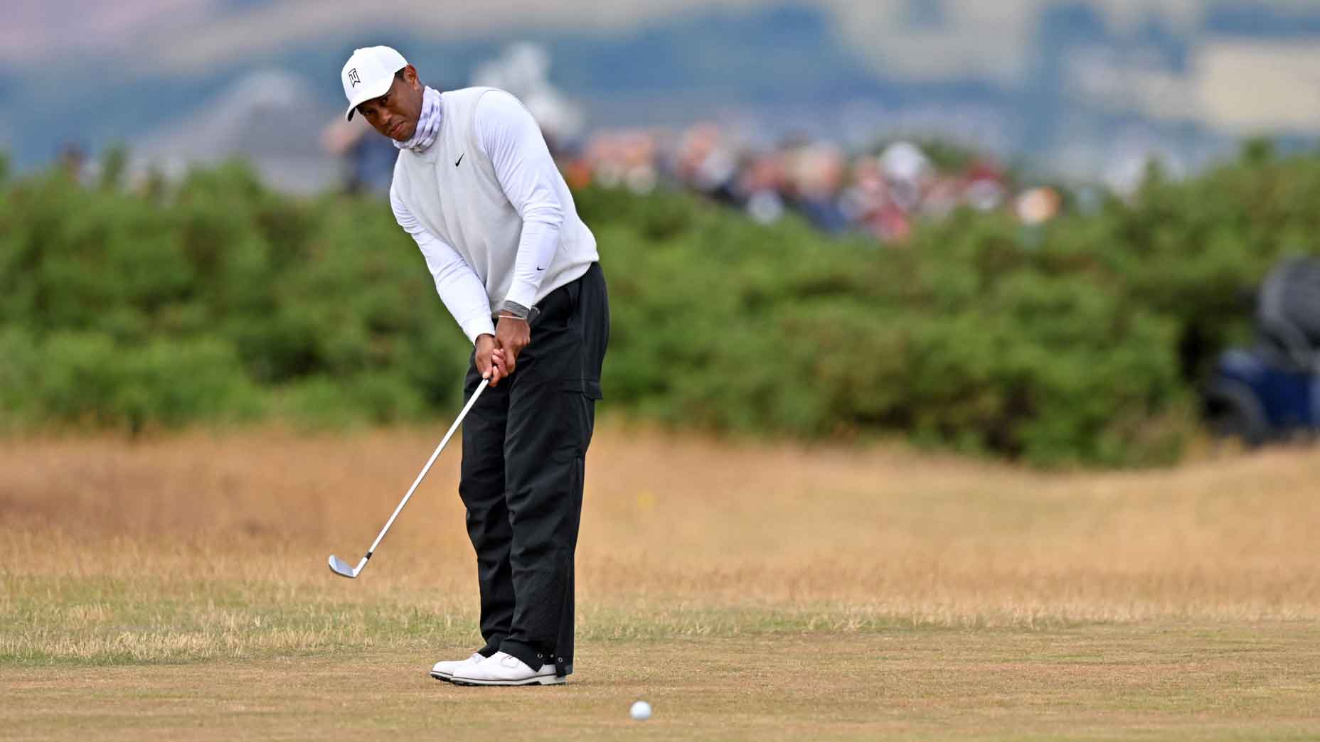 Tiger Woods chips onto the 9th green during his second round on the day 2 of The 150th British Open Golf Championship on The Old Course at St Andrews in Scotland on July 15, 2022
