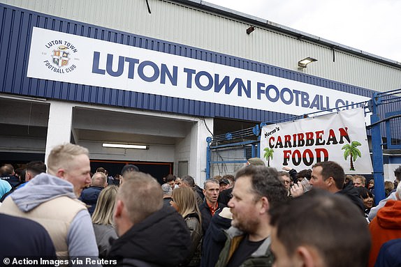 Soccer Football - Premier League -  Luton Town v Brentford - Kenilworth Road, Luton, Britain - April 20, 2024 Fans outside the stadium before the match Action Images via Reuters/Peter Cziborra NO USE WITH UNAUTHORIZED AUDIO, VIDEO, DATA, FIXTURE LISTS, CLUB/LEAGUE LOGOS OR 'LIVE' SERVICES. ONLINE IN-MATCH USE LIMITED TO 45 IMAGES, NO VIDEO EMULATION. NO USE IN BETTING, GAMES OR SINGLE CLUB/LEAGUE/PLAYER PUBLICATIONS.