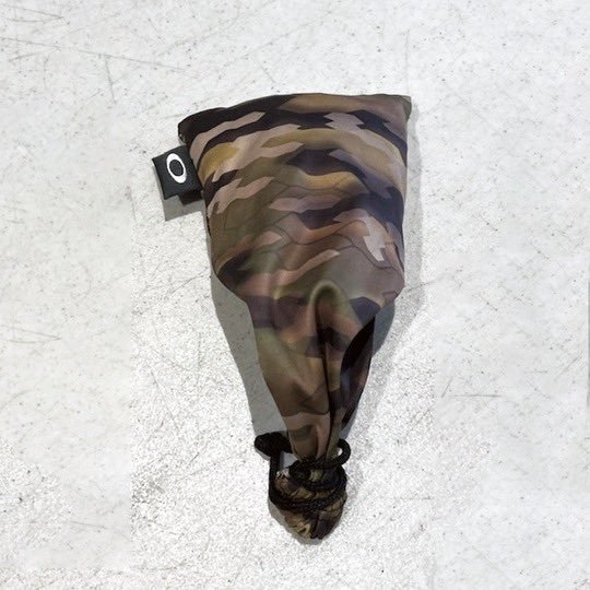 Pictures show a camouflage print bag tied with no apparent air holes