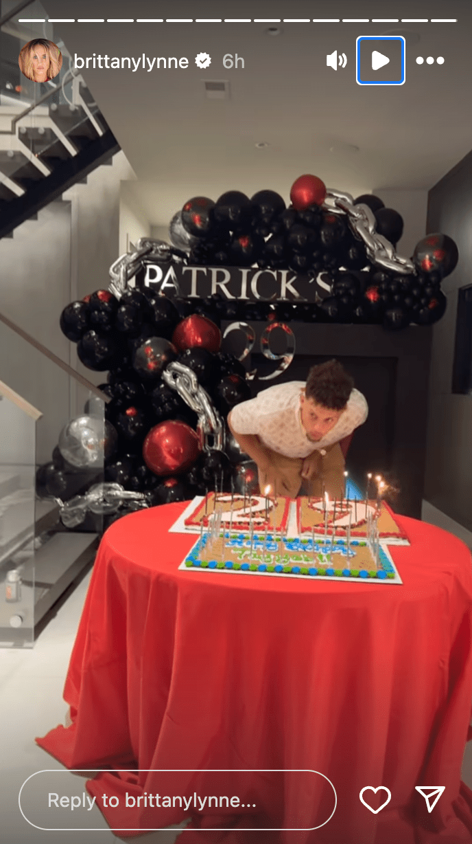  Taylor Swift Attends Patrick Mahomes' 29th Birthday Party 