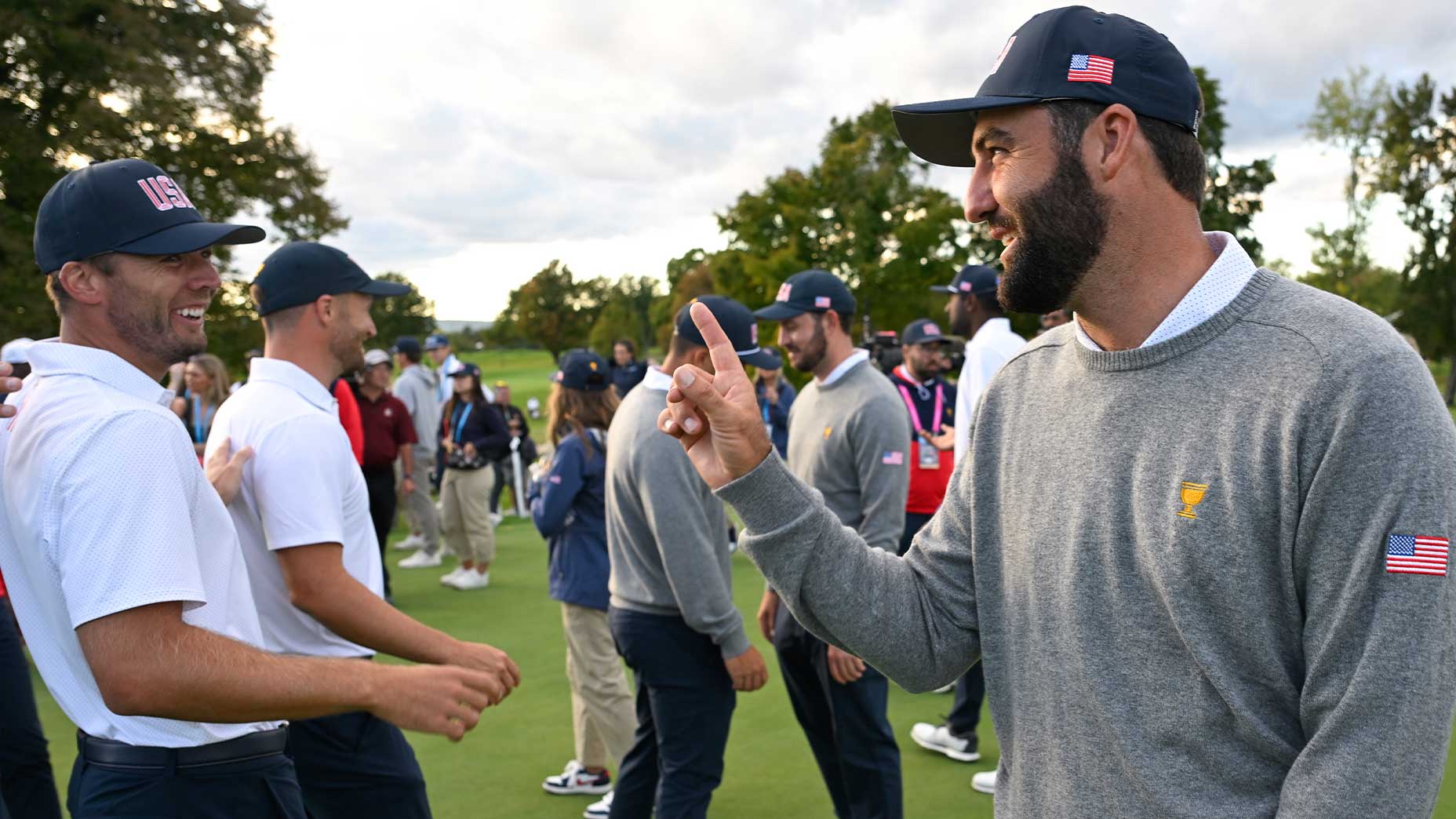 scottie scheffler wags finger at Sam Burns at the presidents cup