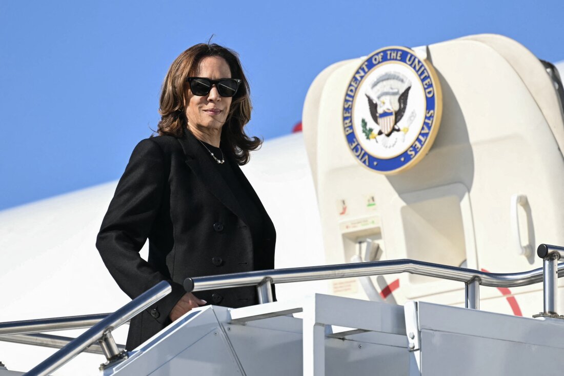 Vice President Harris boards Air Force Two in Pittsburgh, Pa., on Sept. 9, 2024.