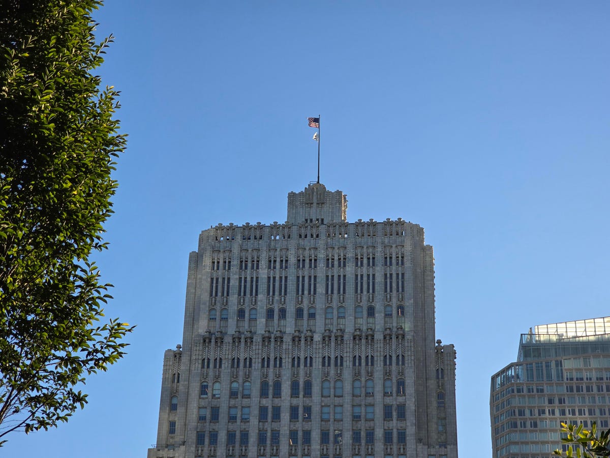 3x zoom on the Galaxy S24 Ultra with a building in the foreground