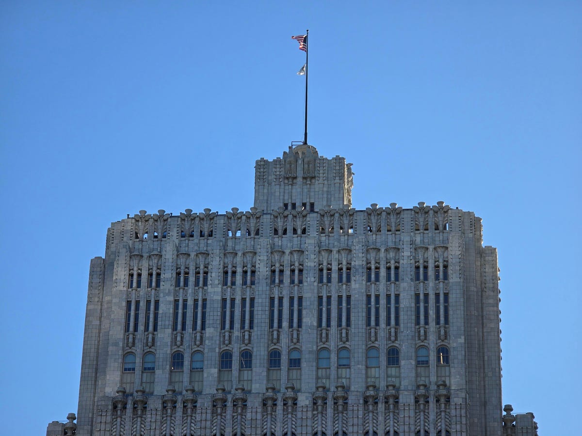 5x zoom on the Galaxy S24 Ultra with a building in the foreground