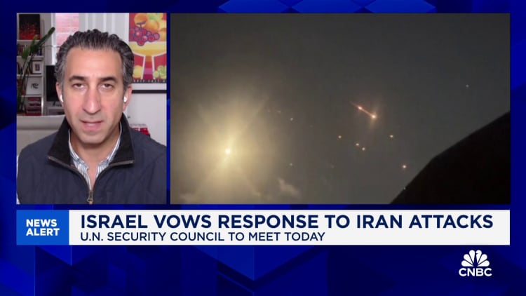 Expect a 'much more significant' Israeli retaliation against Iran after attack: Karim Sadjadpour