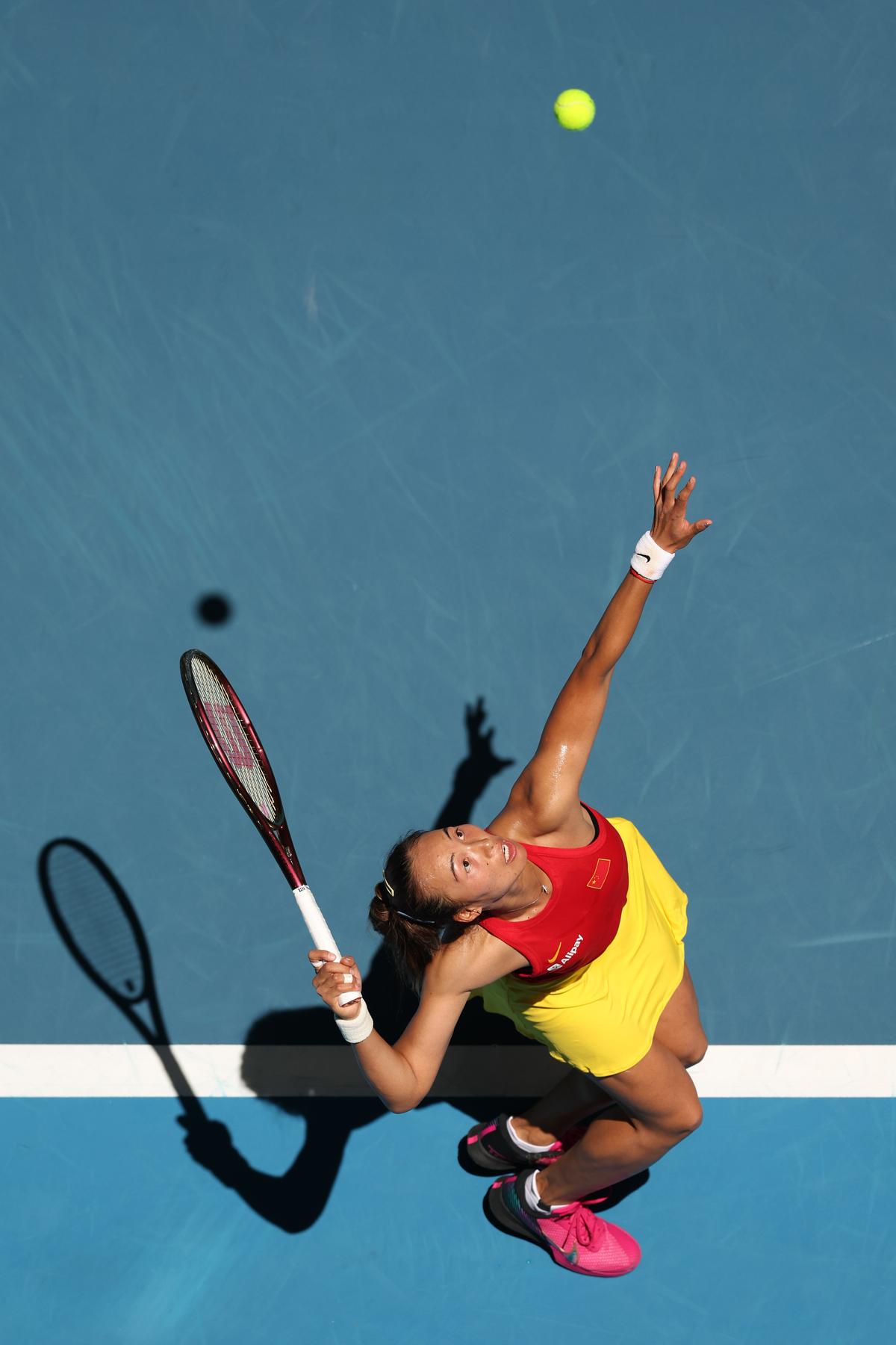 Lethal weapon: Zheng has a powerful serve, delivered from the top of a 5’10“ frame. | Photo credit: Getty Images